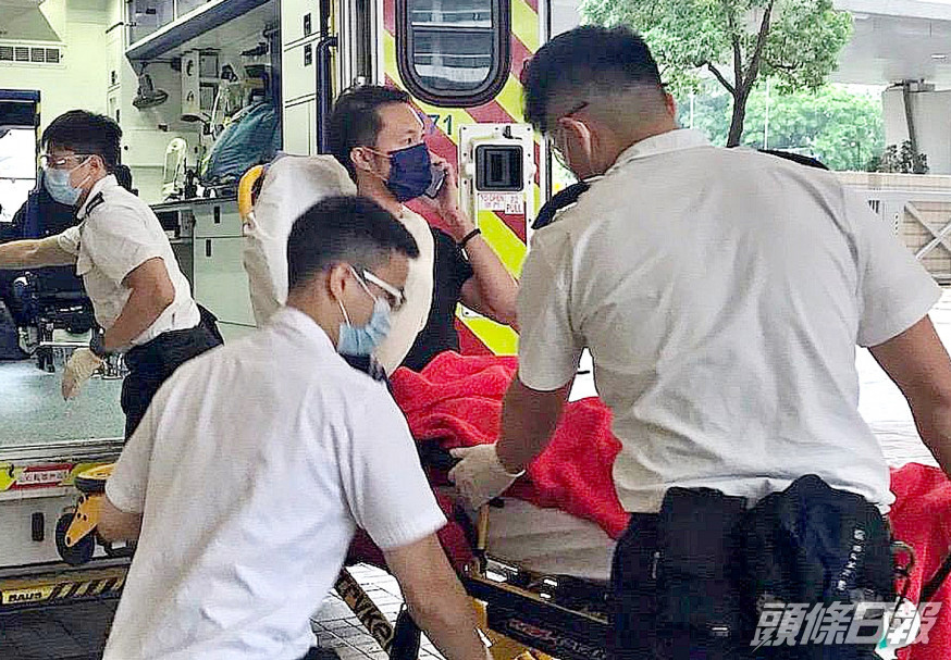 傷者由救護車送院治理。陳子豪攝