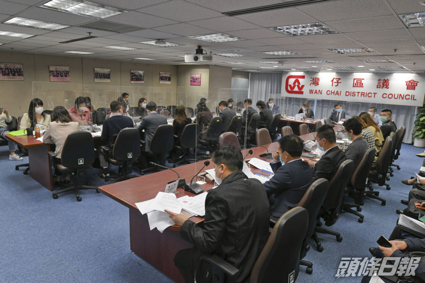 在離職潮及部分議員被裁定無效宣誓後,相信今屆原有400多名區議員,最終只剩不足200人有得留低。資料圖片