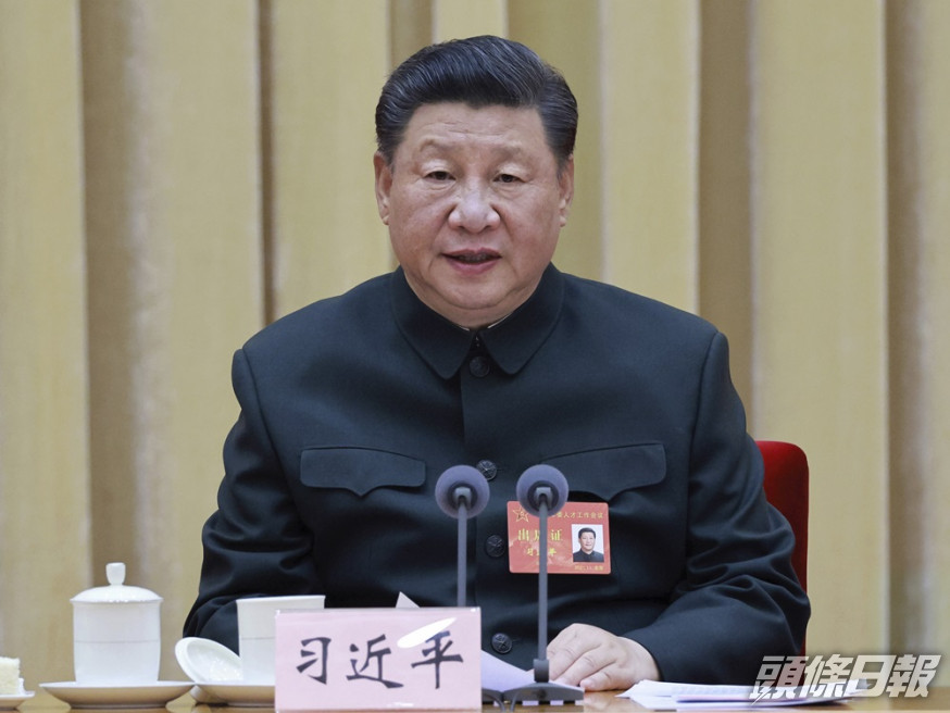 文章指出,在思想、政治及行動上與習近平為核心的黨中央保持高度一致,是重要的政治標準。美聯社資料圖片