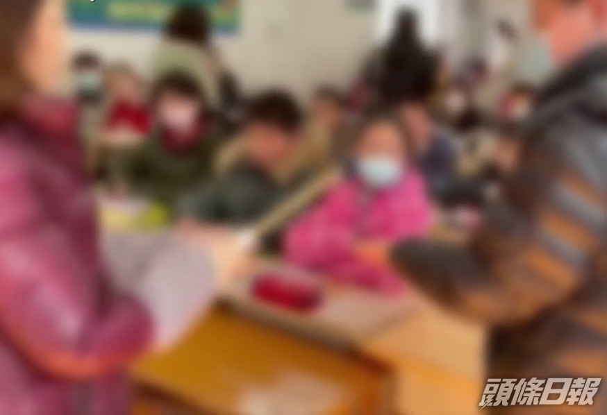 老師用竹尺體罰學生。影片截圖