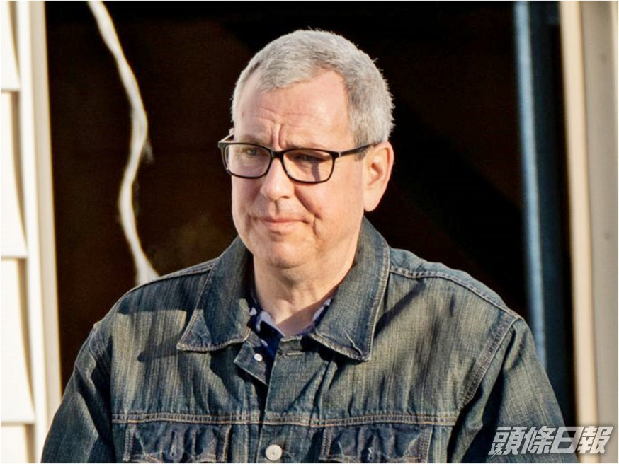 白人校長霍利安(John Holian)要求黑人學生下跪道歉捱轟。網圖