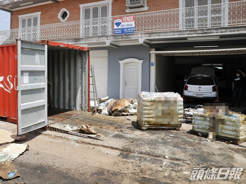 巴拉圭一間公司從塞爾維亞購買肥料,怎料打開卻發現裡面竟載有7具腐爛的屍體。網圖