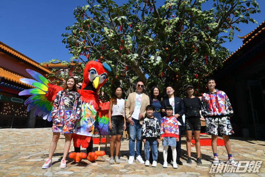 昂坪360與Vivienne Tam及本地藝術家合作,推出「昂坪戶外遊藝會 Outdoor ARTcation」,將時裝騷移師至昂坪。