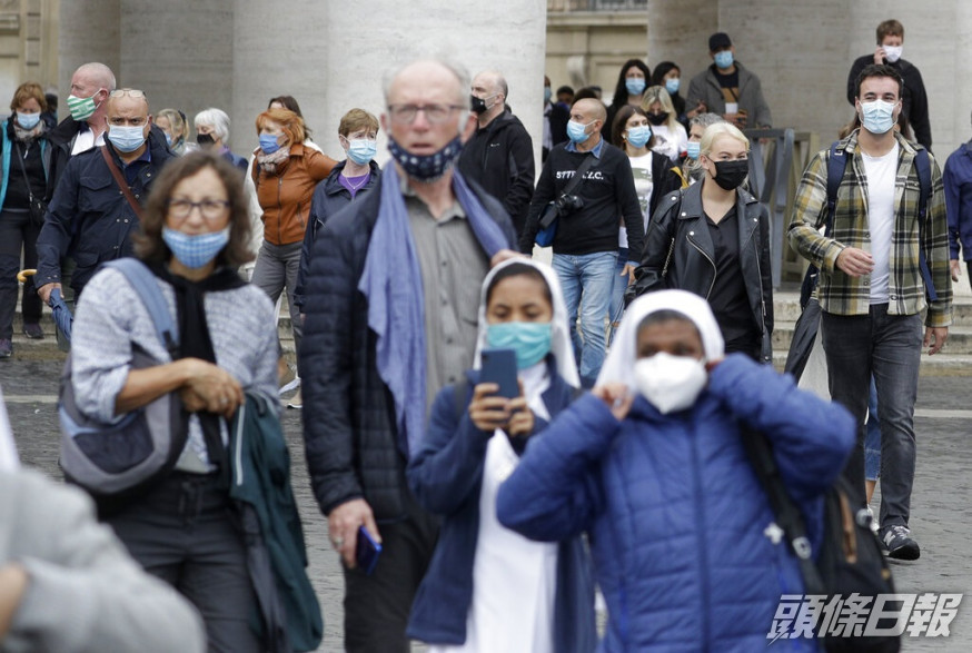 意大利要求所有民眾外出佩戴口罩。AP資料圖片