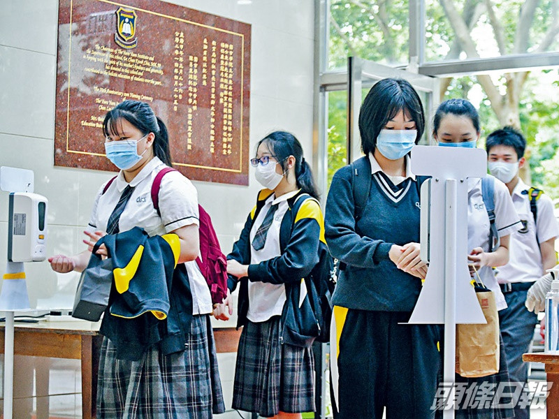 新冠疫情下持續停課,有中學校長憂慮影響中五生備試來屆文憑試,建議考慮刪減考試範圍。