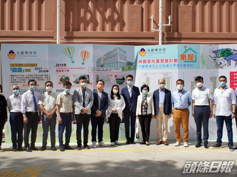 陳帆早前與立法會小組委員會到劏房及過渡性房屋視察。網誌圖片