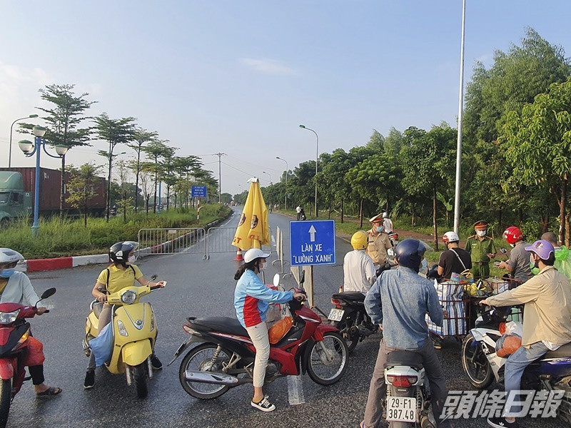 越南首都河內周六起封城15天。AP