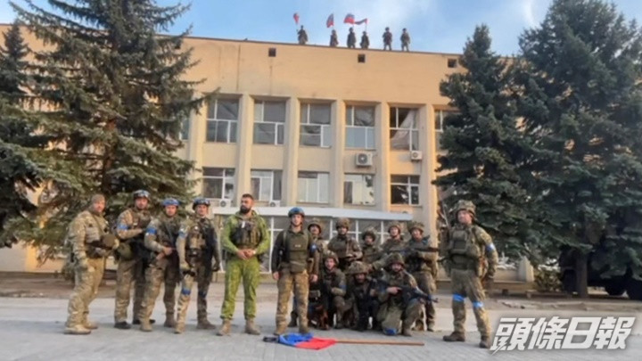烏克蘭武裝部隊重奪東部重鎮利曼,並進入政府大樓。路透社圖片
