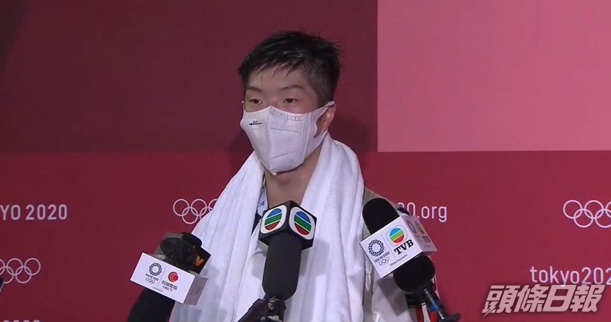 張家朗奧運男子個人花劍奪金牌。直播截圖