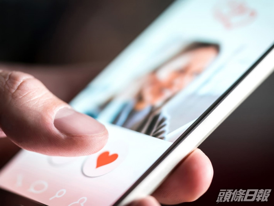 發現五旬男友父疑背妻玩交友App,港女苦惱應否告知男友。unsplash圖片(示意圖)