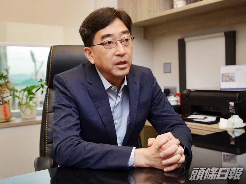 高永文到深圳接種疫苗,表示跟他在香港接種一般季節性流感疫苗差不多。資料圖片