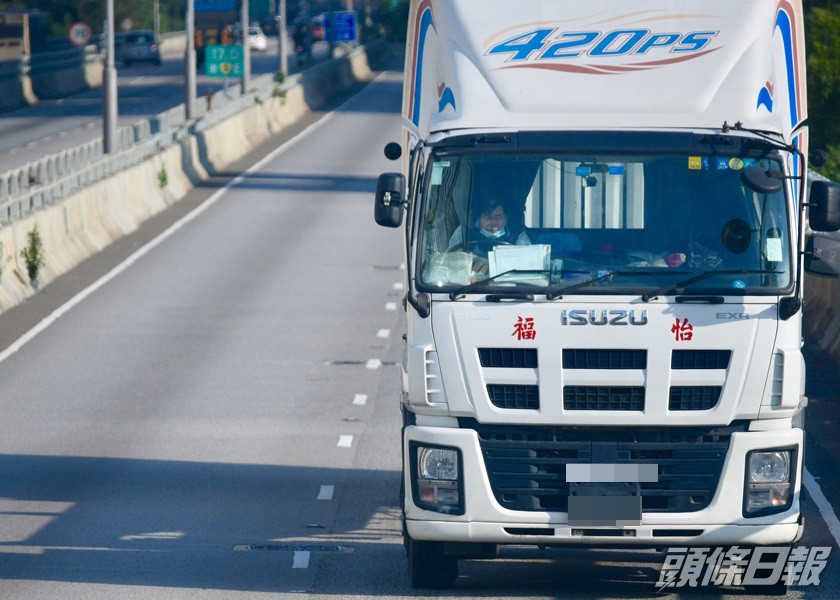 已接種兩劑新冠疫苗14天的跨境貨車司機,明起毋需每日接受檢測。資料圖片
