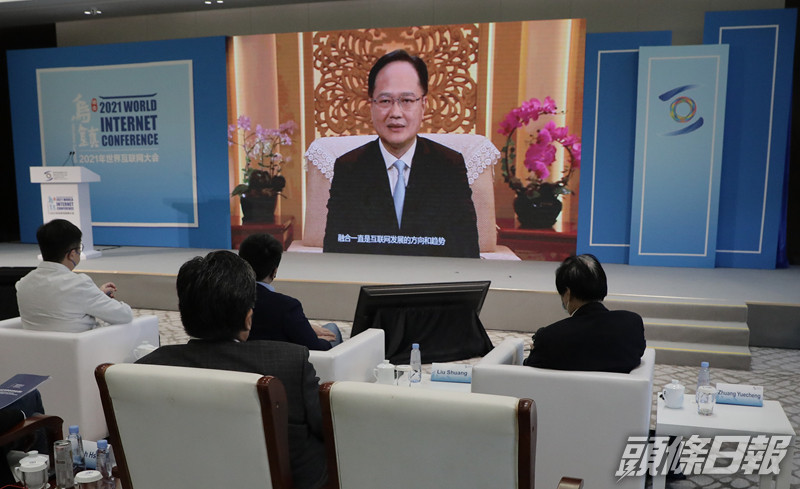 陳冬以視像方式出席大會「海峽兩岸暨港澳互聯網發展論壇」並致辭。中聯辦圖片