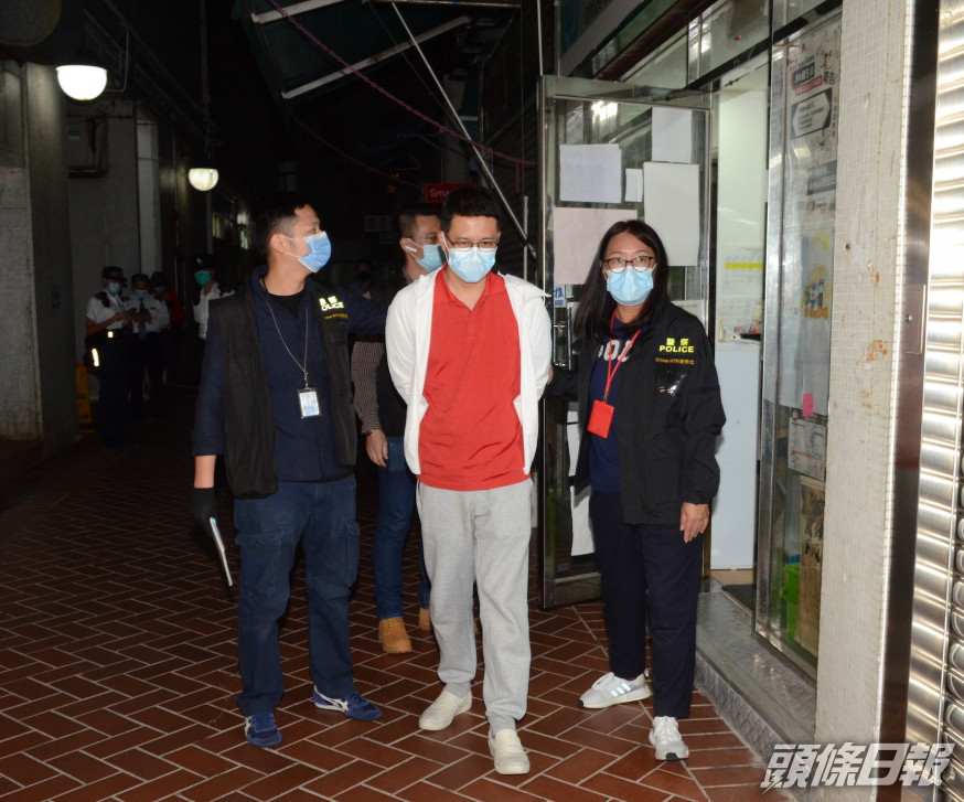 盧俊宇( 紅衣)早前涉嫌浪費警力被捕。資料圖片