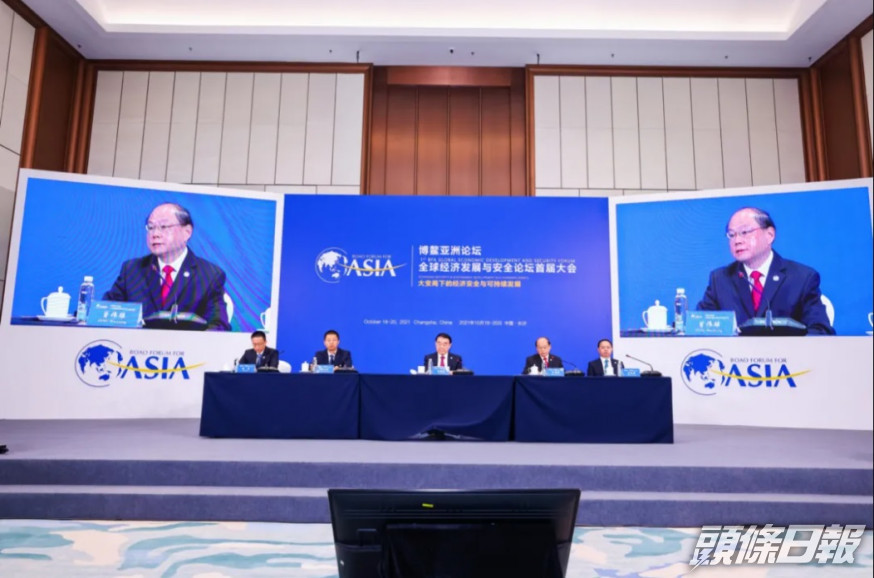 曾偉雄以首屆大會主席的身份介紹了大會議程。網上圖片