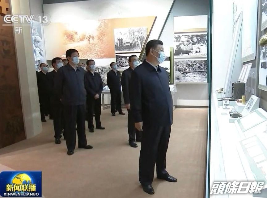 習近平率領七常委參觀展覽。央視截圖