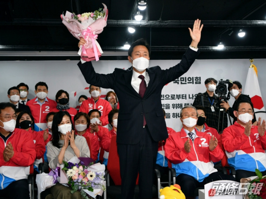 代表在野「國民力量黨」參選首爾市長的吳世勛發表勝利宣言。AP圖片