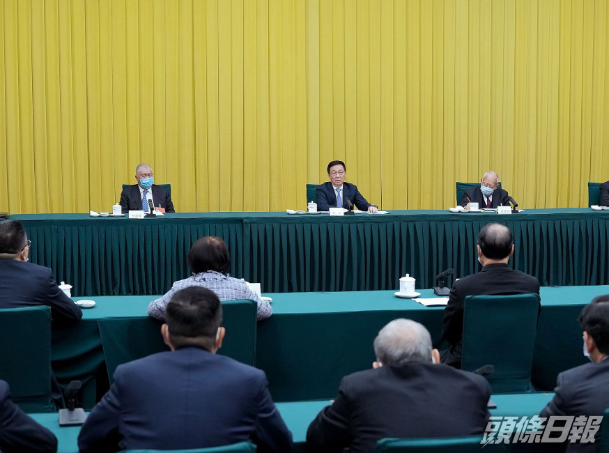 韓正出席港澳地區全國政協委員並參加討論。新華社圖片