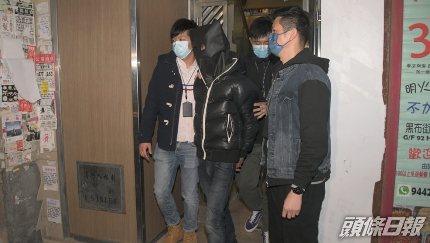 警方旺角拘20歲青年。
