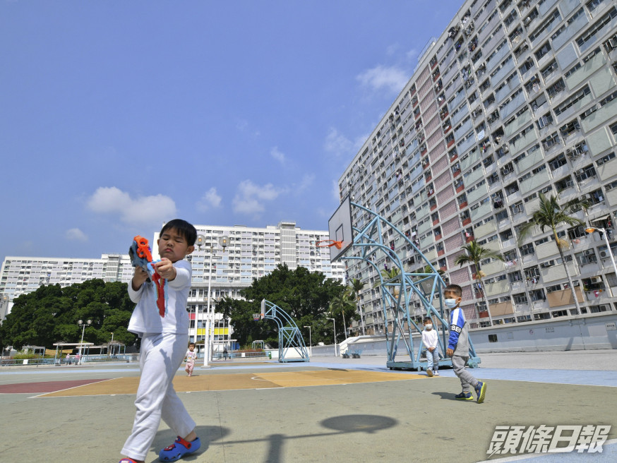 本港今日部分時間有陽光。