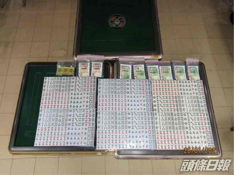 行動中檢獲6副麻雀及約4500元賭款。圖:警方提供
