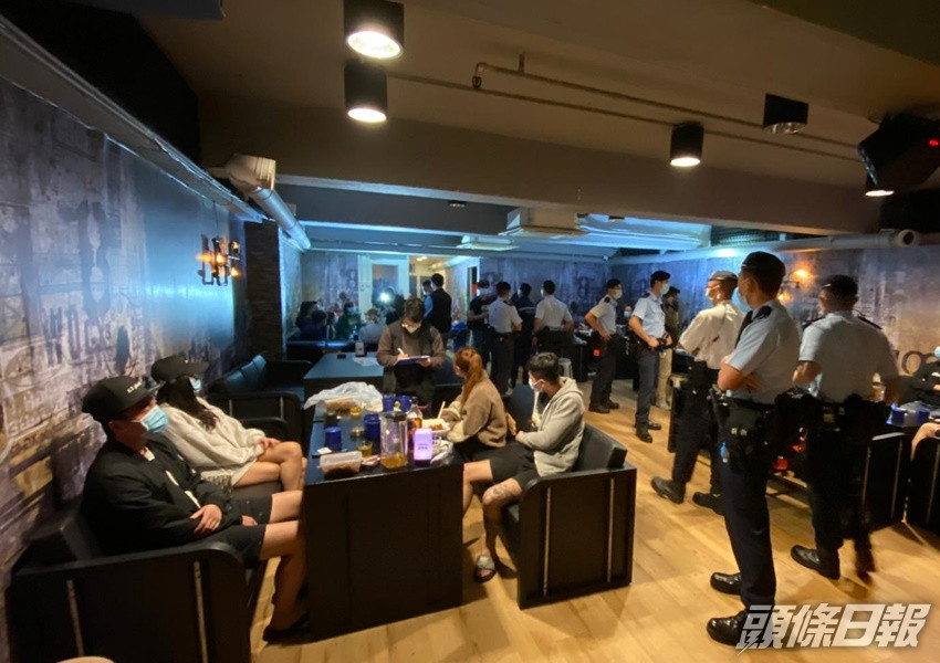 警掃觀塘工廈無牌吧。