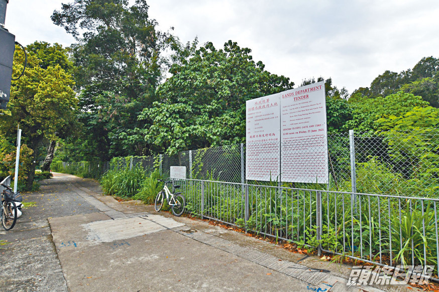 董建華胞弟等及唐英年,分別從永泰購入粉嶺住宅地一成及半成股權。