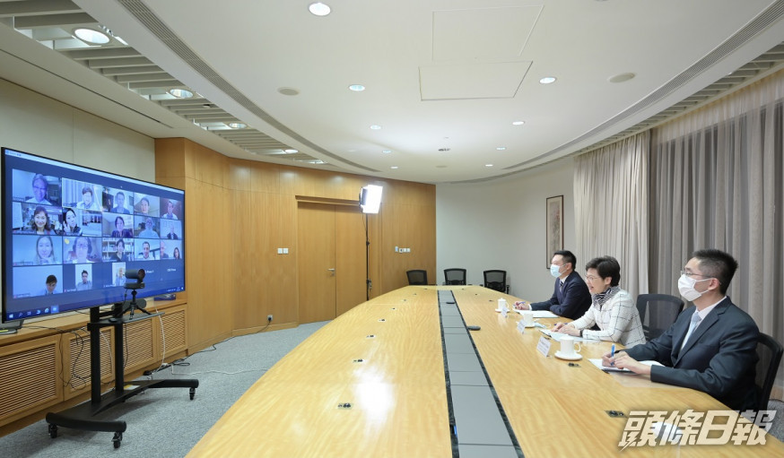 林鄭月娥在網上研討會上與內地和海外藝廊代表會面,向他們介紹香港作為國際藝術文化樞紐的優勢。政府新聞處