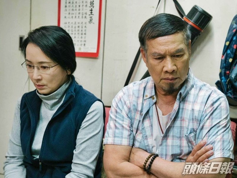 老爺近日想實現兒時學修車的夢想,遭妻子以「一把年紀」為由反對,他竟指寧願離婚都要追夢。《香港愛情故事》劇照