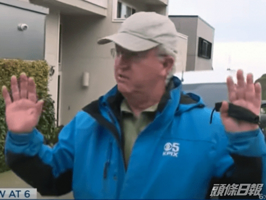 美國記者採訪汽車盜竊案突遇槍匪,被奪走攝錄機。(KPIX截圖)
