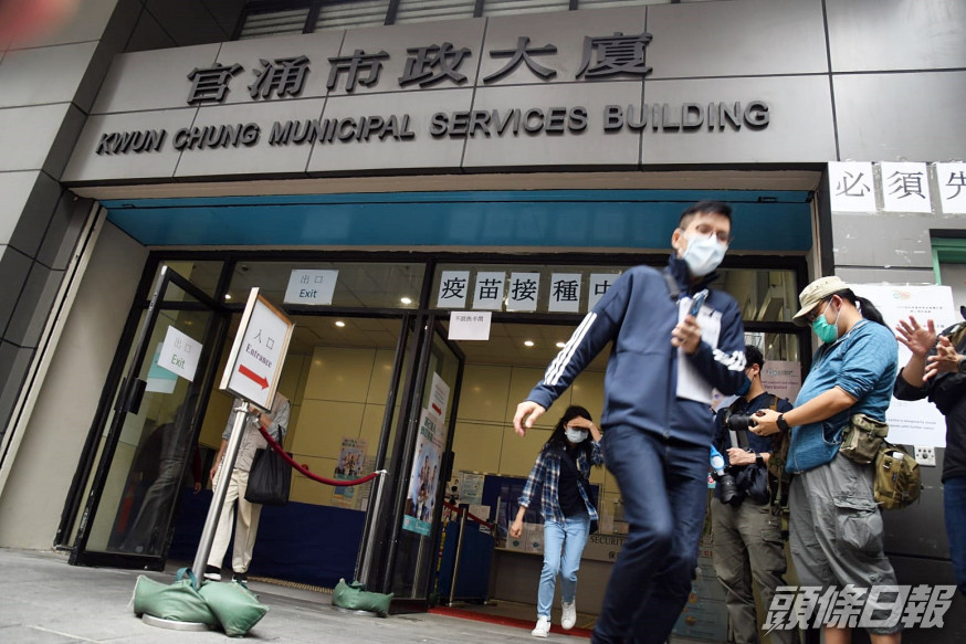 疫苗可預防疾病科學委員會主席劉宇隆到官涌體育館疫苗接種中心接種疫苗,表示感覺良好。