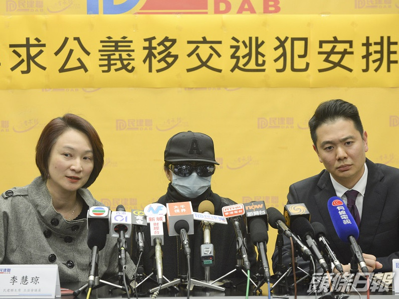 案件初期周浩鼎李慧琼與潘曉穎母親一同見記者。資料圖片