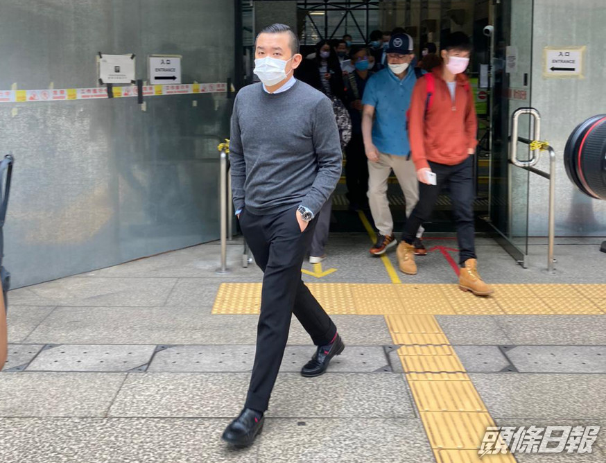 事主雷頌德。