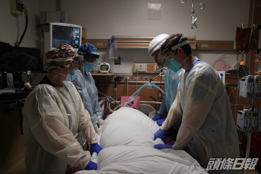 洛杉磯每10分鐘1人死於新冠肺炎,醫療系統瀕臨崩潰,殮房和殯儀館爆滿。ap圖