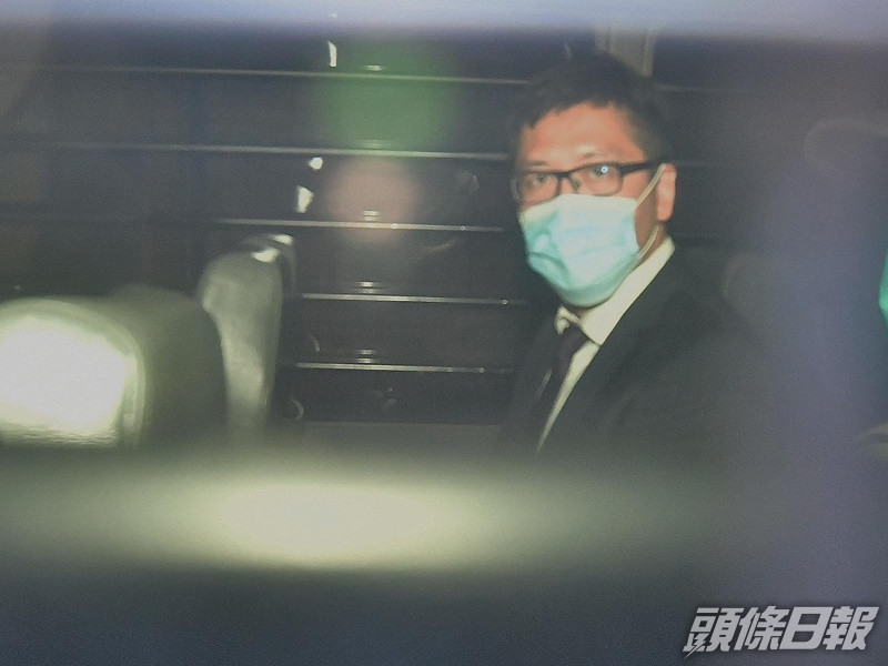 林卓廷乘囚車離開法院