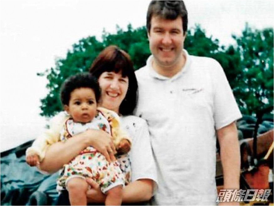 英國一對白人夫婦誕下一名黑人女兒,父親卻堅稱為「隔代遺傳」。網圖