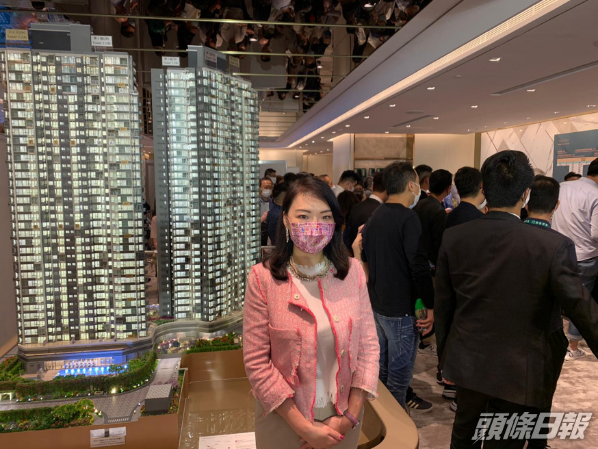 路勁地產封海倫表示,截至下午一時,晉環A組大手客已購入約116伙。