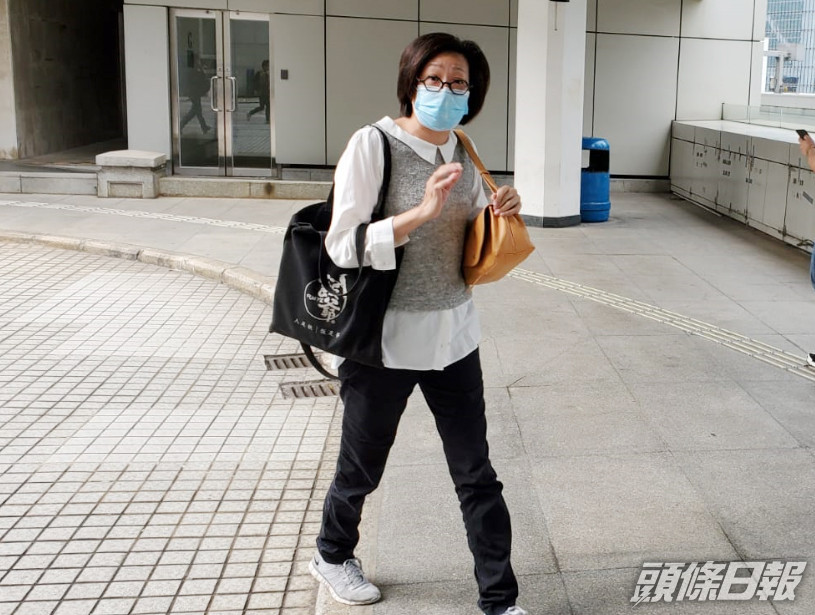 會計張玲妹供稱,每次于文鳳要求周星馳透過公司付佣金,她並不清楚付款性質是什麽,她只在乎其金額和付款前是否獲周星馳同意。