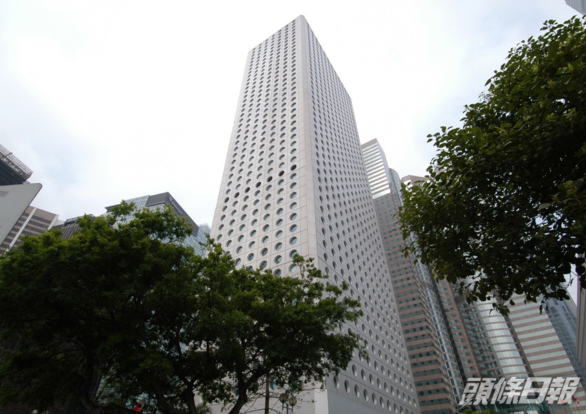 六旬婦曾訪中環多棟商廈,包括怡和大廈等。資料圖片