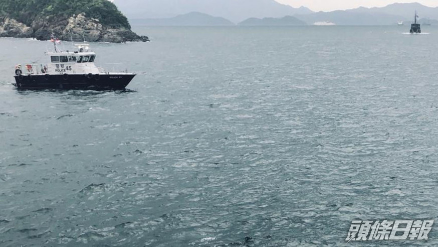 鴨脷洲對開海面有舢舨沉沒。 資料圖片