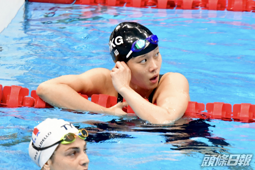 歐鎧淳在女子一百米背泳以1分01秒07完賽。 記者梁柏琛東京直擊