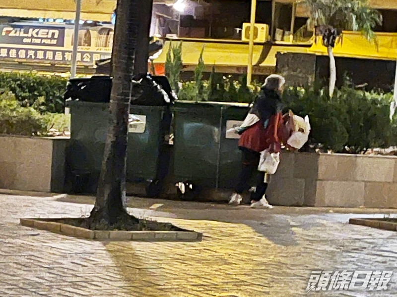 有網民目睹婆婆翻找垃圾桶翻找吃剩的飯盒,感到非常心酸。網民王日權圖片