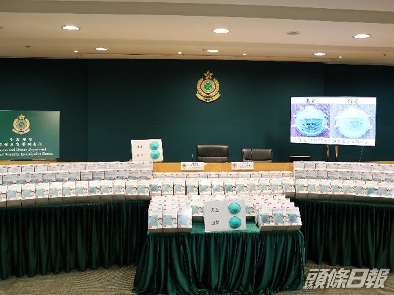 海關展示檢獲的冒牌3M醫療級口罩。圖:政府新聞處