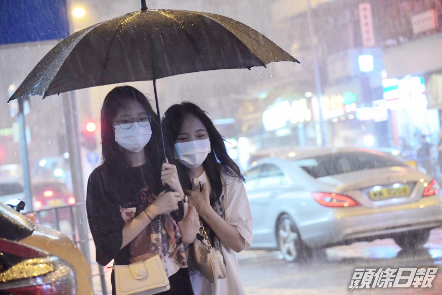 天文台發出黃色暴雨警告信號。