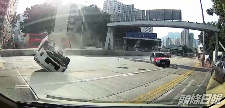 私家車失事翻滾落地。影片截圖