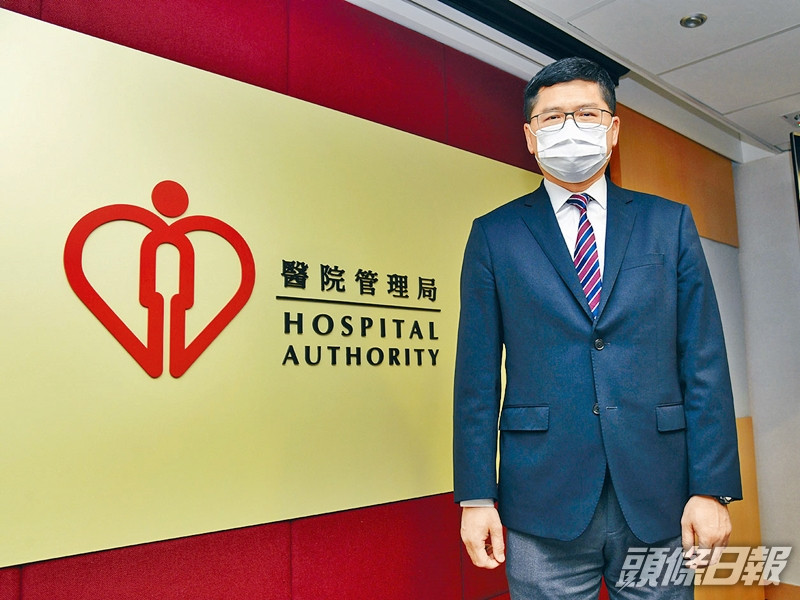 醫管局行政總裁高拔陞回顧抗疫戰役,稱要做到醫護零感染就如足球「守龍門」。