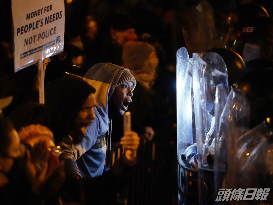 美國賓夕法尼亞州費城爆生新一輪的示威抗議。AP圖片