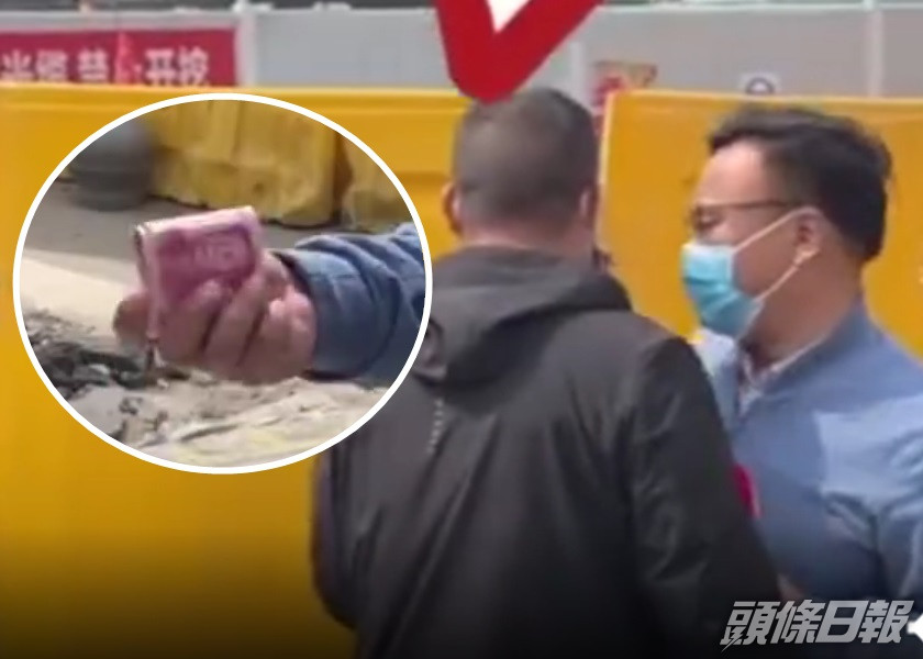 河南記者採訪地盤事故期間,疑被工作人員拉扯及塞入現金。影片截圖