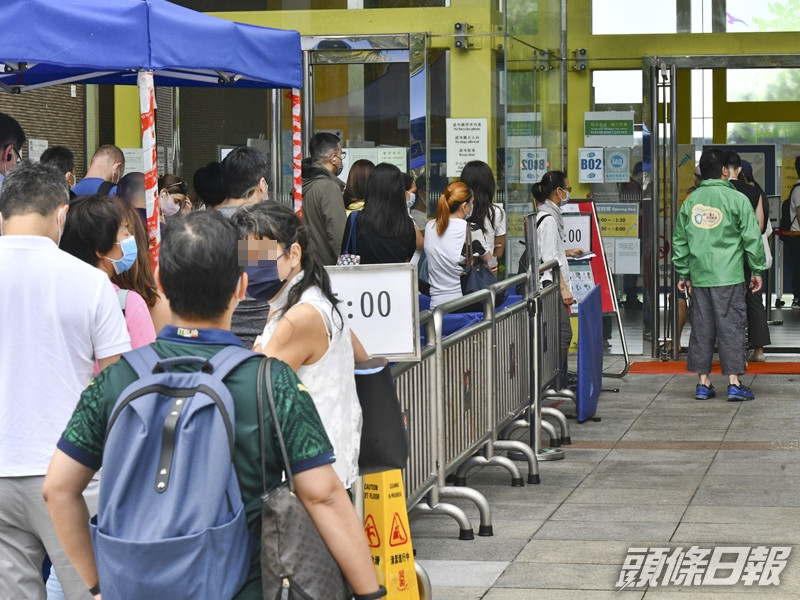 衞生署早前接報,一名32歲男子先後打兩劑復必泰及一劑科興新冠疫苗。資料圖片