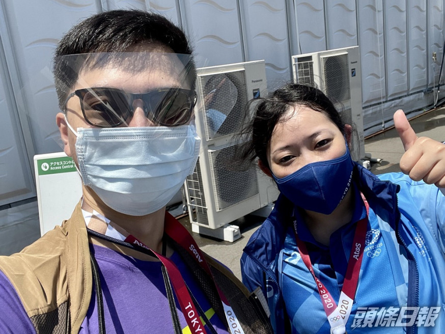 義工齋藤直子與本報記者自拍合照。梁栢琛攝